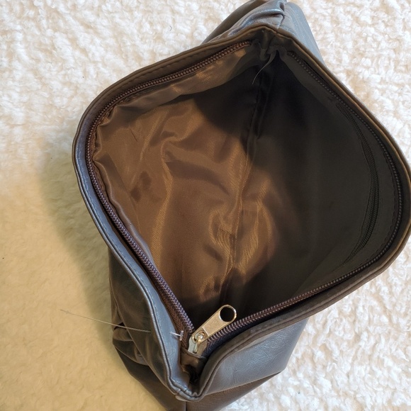 4/$30🌟Gray Evening Purse - Picture 3 of 5